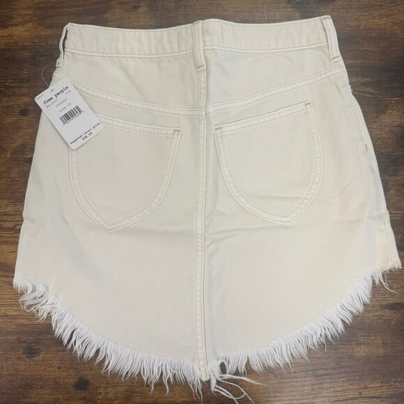 Free People raw hem denim skirt in coconut-Size: 26 NWT - Picture 3 of 8